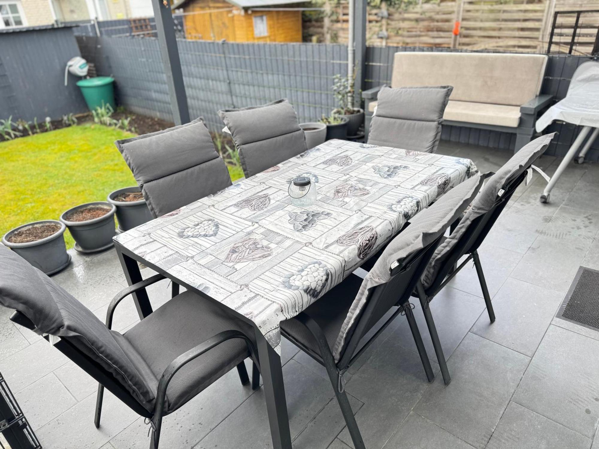 Apartment Haus In Mittelfeld